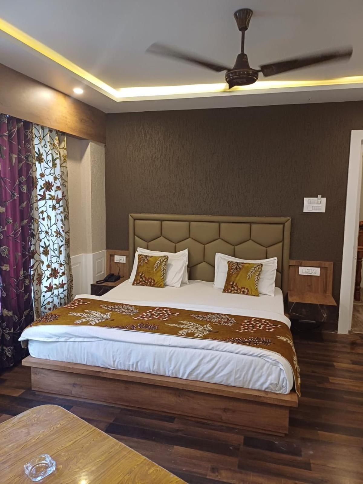 Hotel Manora Palace Srīnagar Eksteriør billede